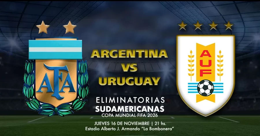 Fondo de cancha de fútbol y los escudos de las selecciones Argentina y Uruguaya de fútbol