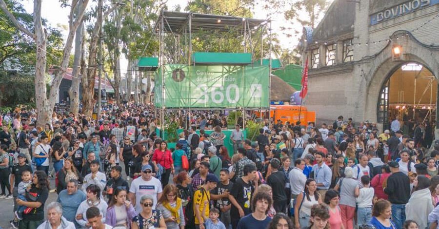 Puestos para la Feria de la Semana Criolla 2025