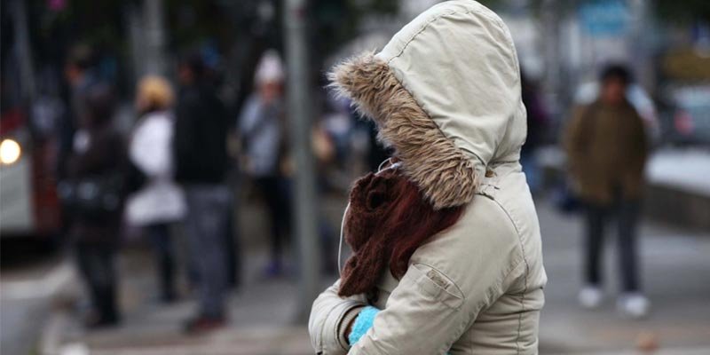 imagen de una persona muy abrigada por el frio