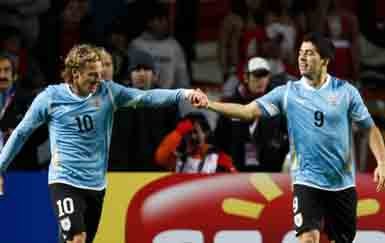 Forlán y Suárez jugadores clave de esta selección Forlán y Suárez jugadores clave de esta selección