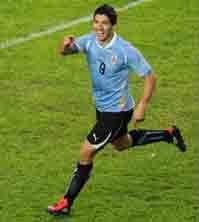 Luis Suárez marcó los 2 goles para la Celeste Luis Suárez marcó los 2 goles para la Celeste